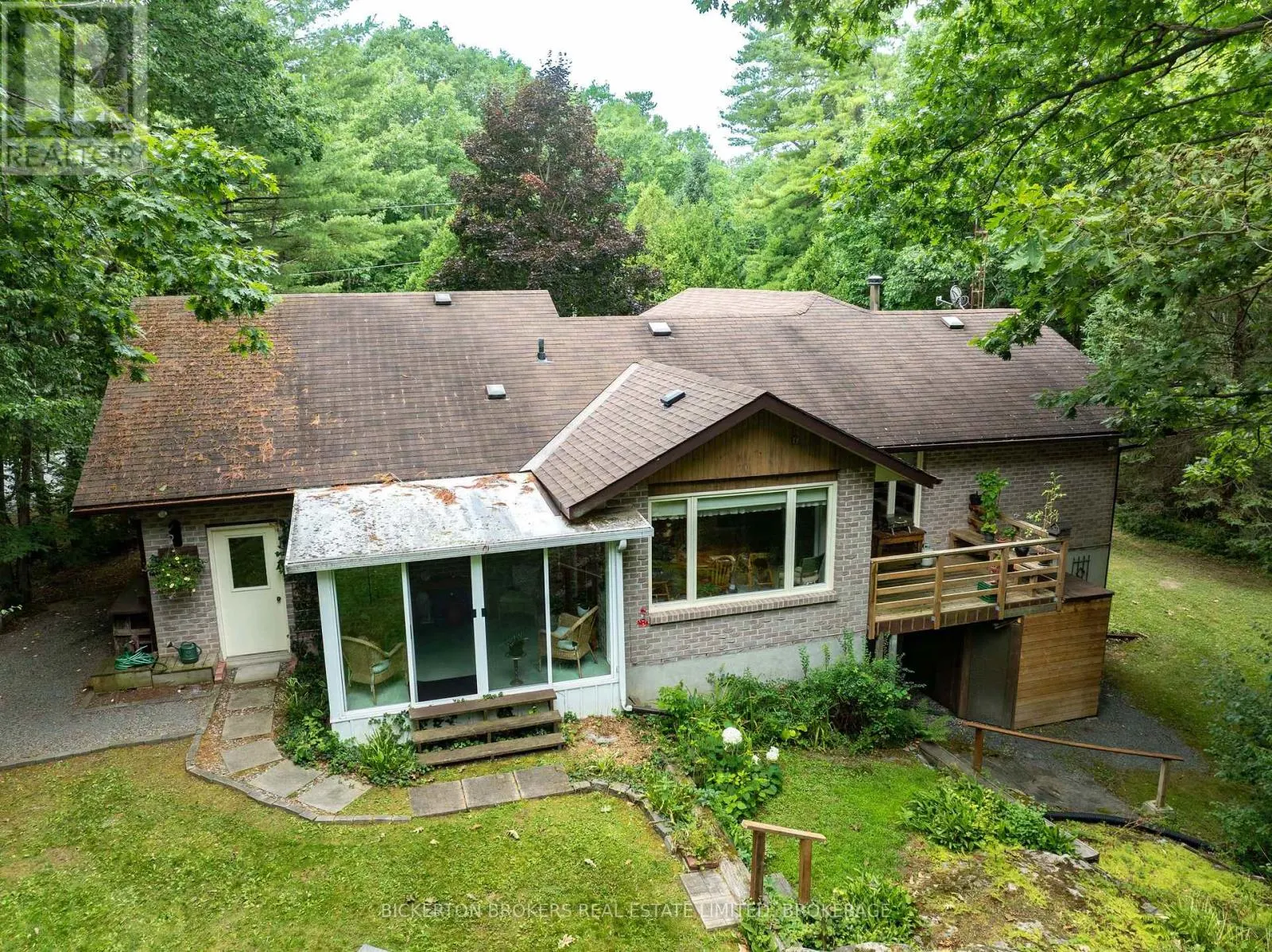 16 VILLAGE ESTATES ROAD S