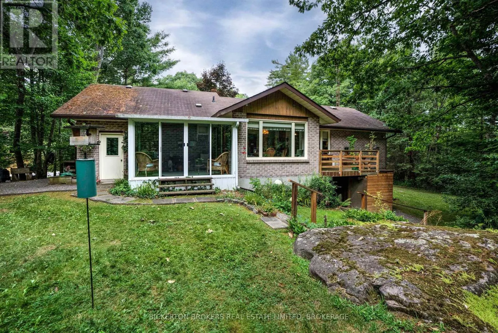 16 VILLAGE ESTATES ROAD S
