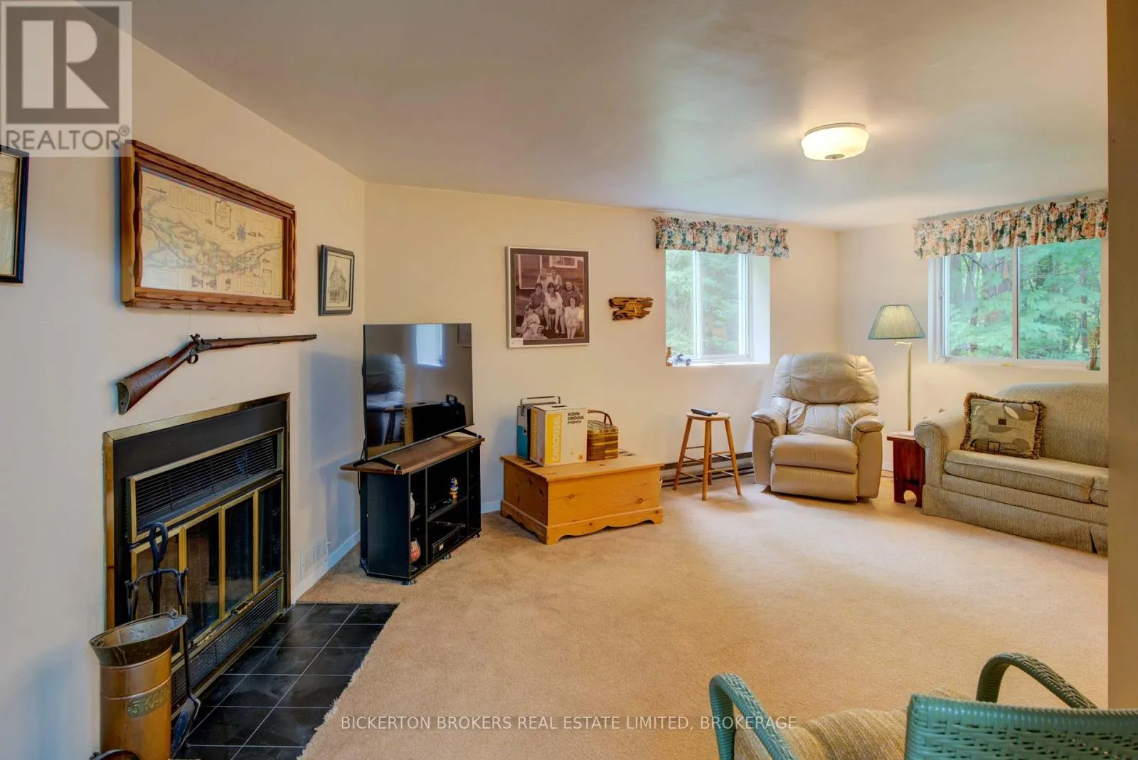 16 VILLAGE ESTATES ROAD S