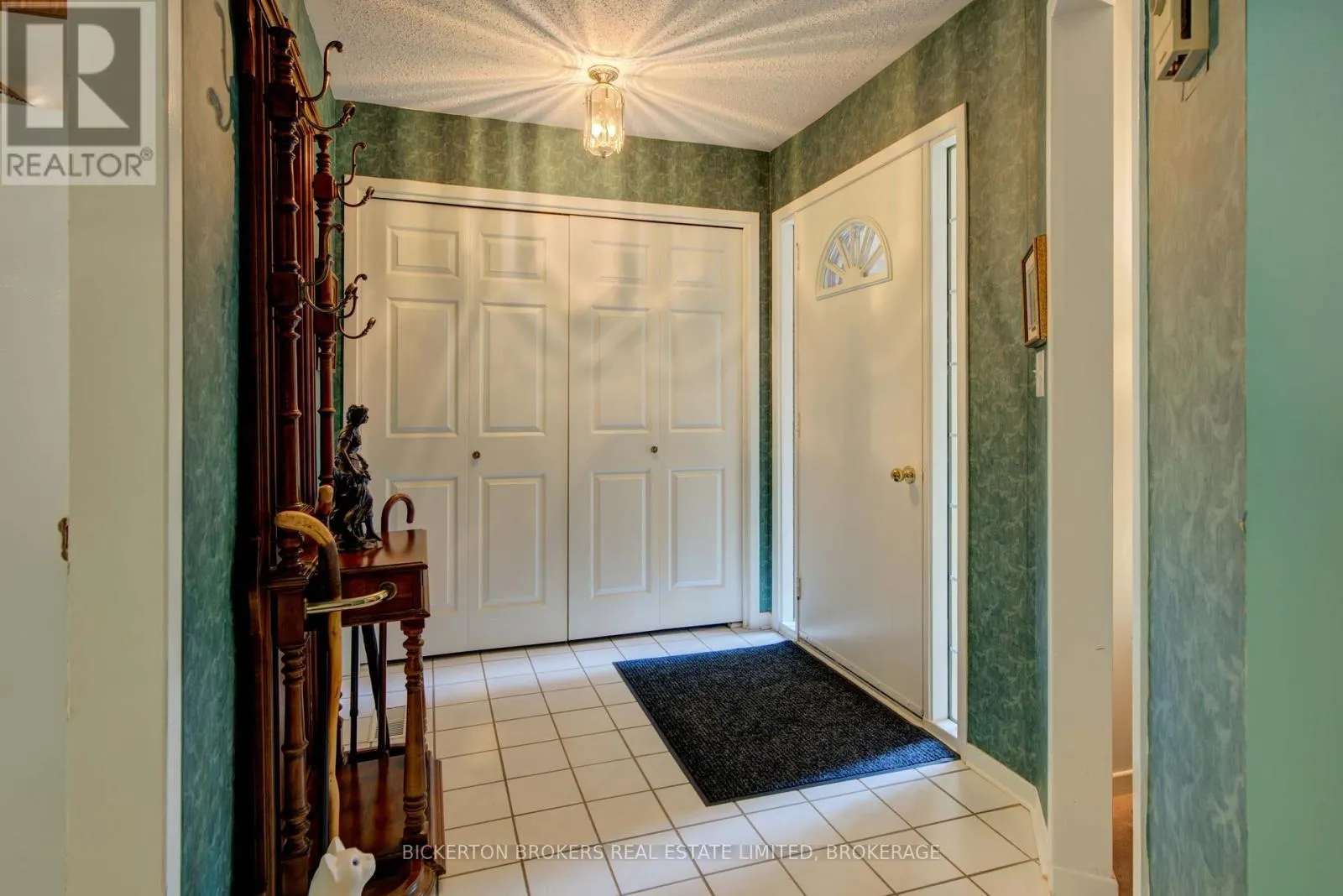 16 VILLAGE ESTATES ROAD S