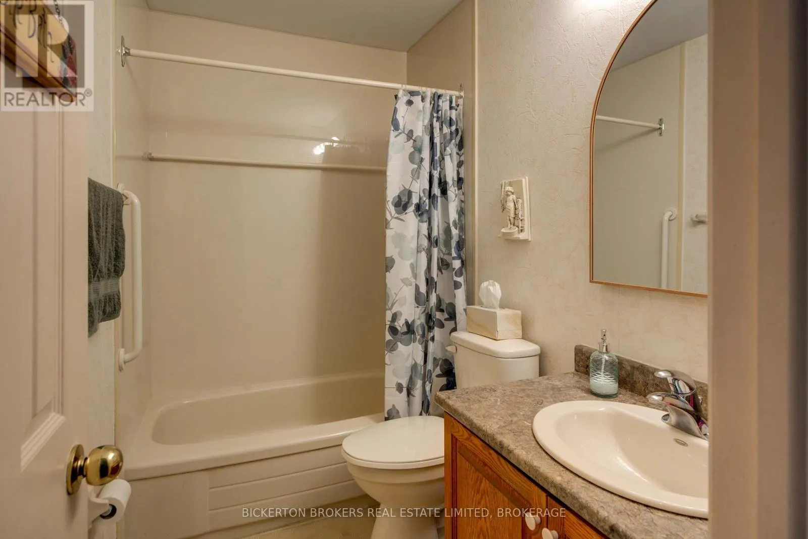16 VILLAGE ESTATES ROAD S