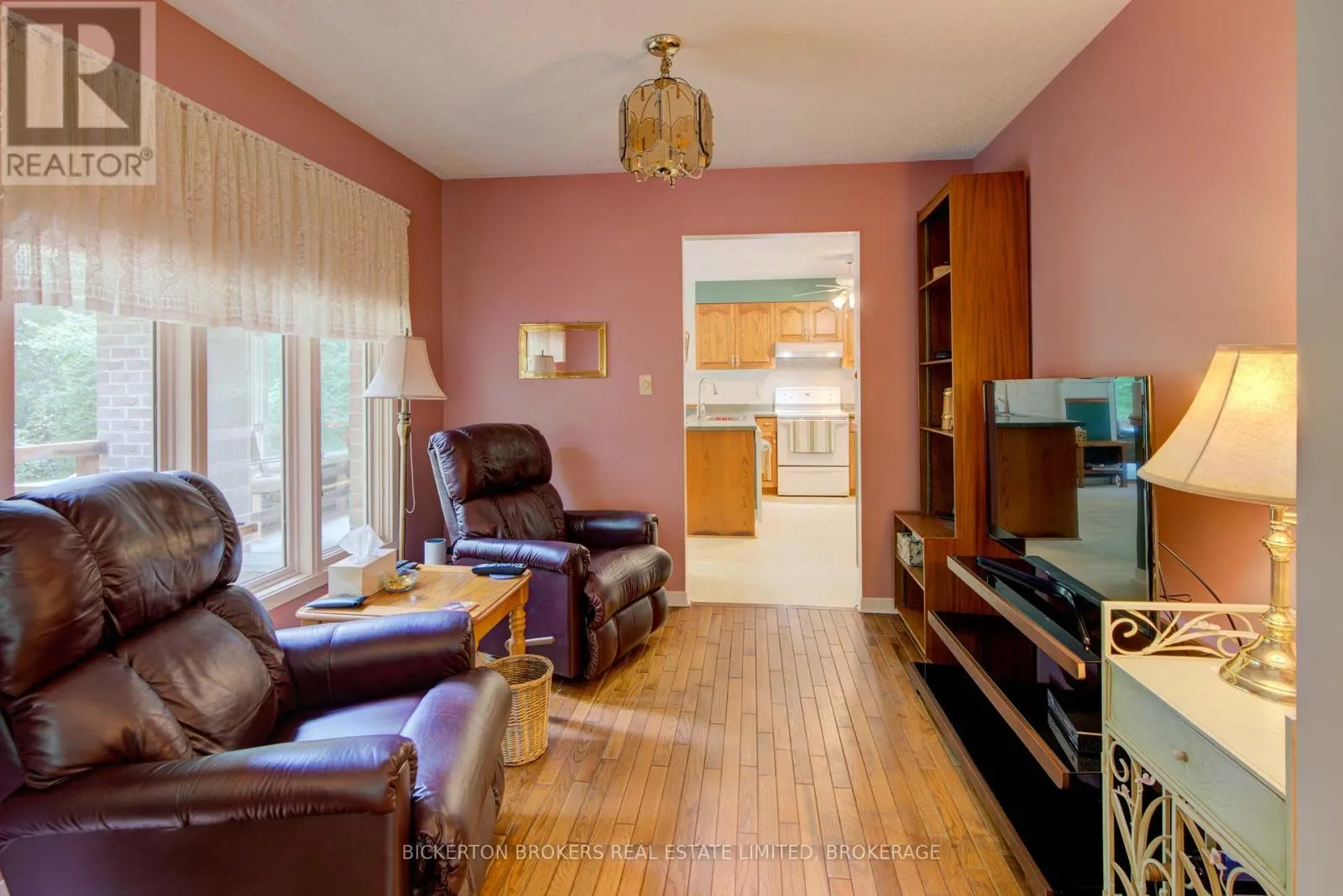 16 VILLAGE ESTATES ROAD S