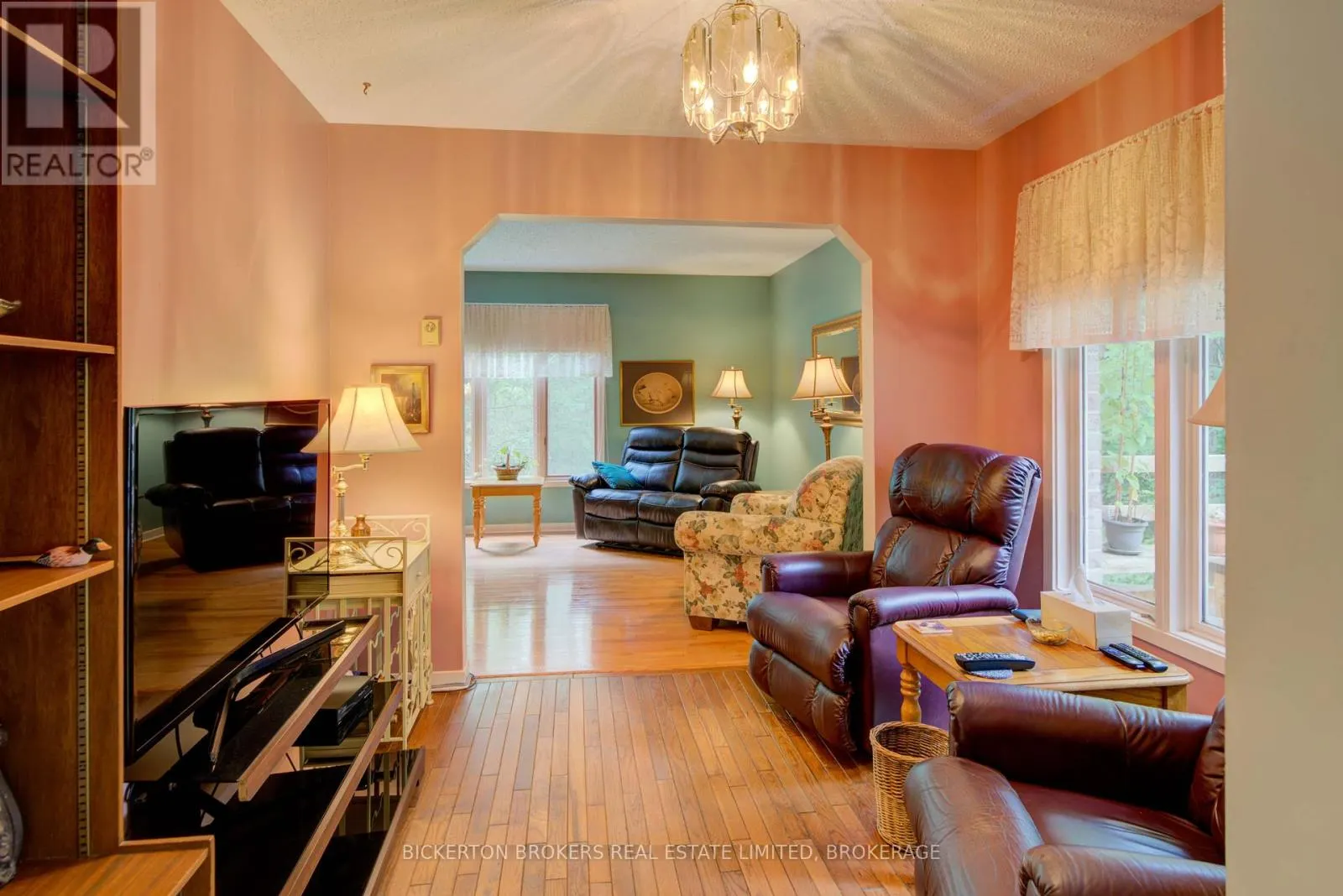 16 VILLAGE ESTATES ROAD S