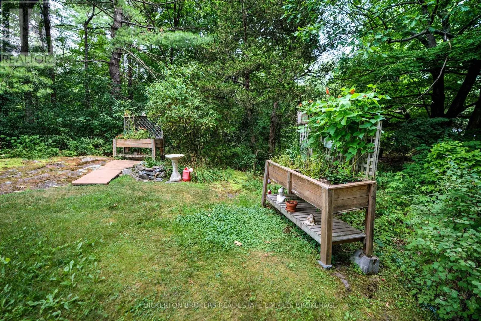 16 VILLAGE ESTATES ROAD S