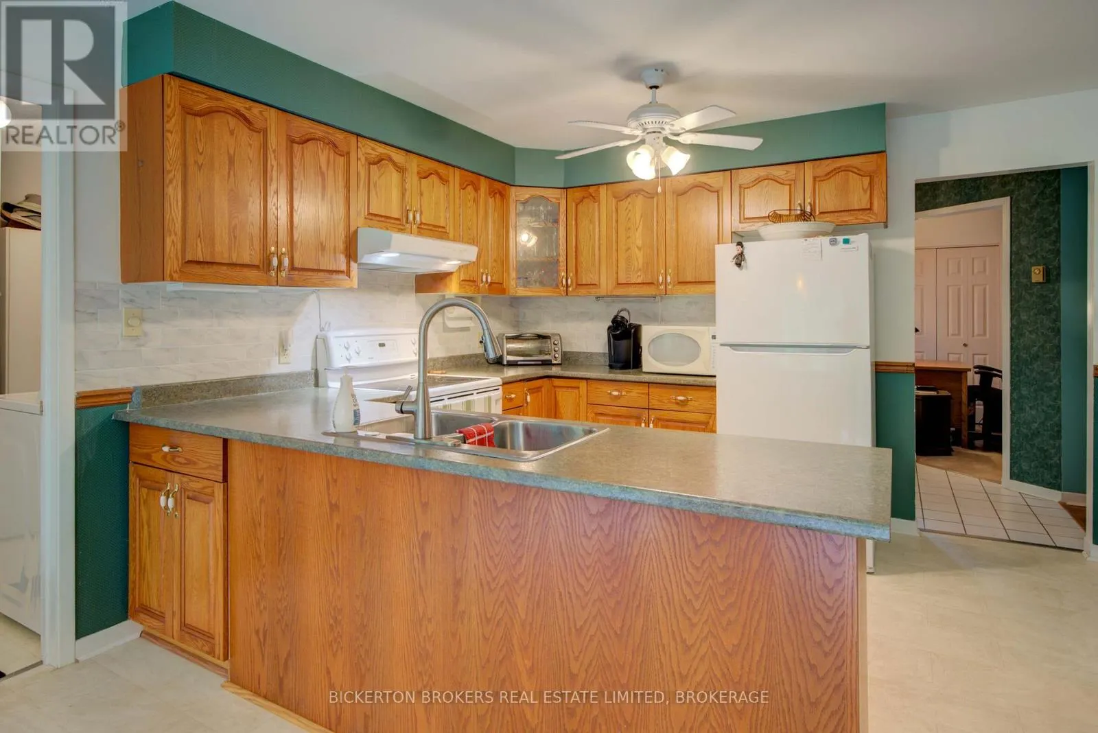 16 VILLAGE ESTATES ROAD S