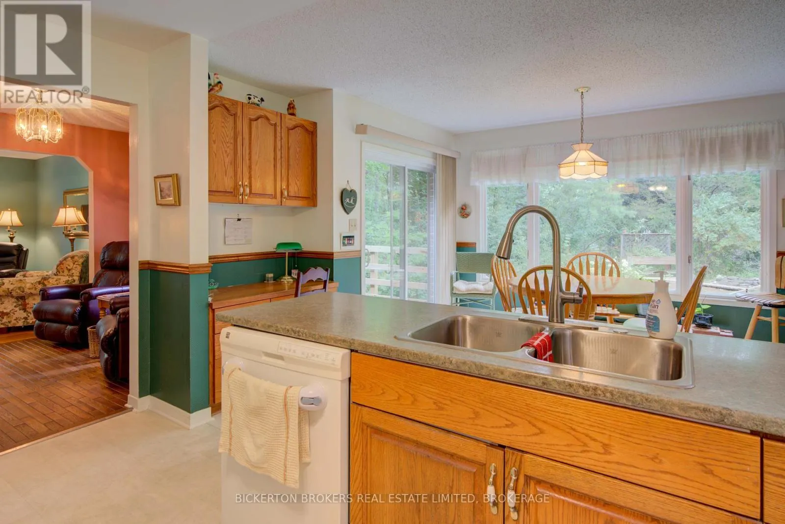16 VILLAGE ESTATES ROAD S