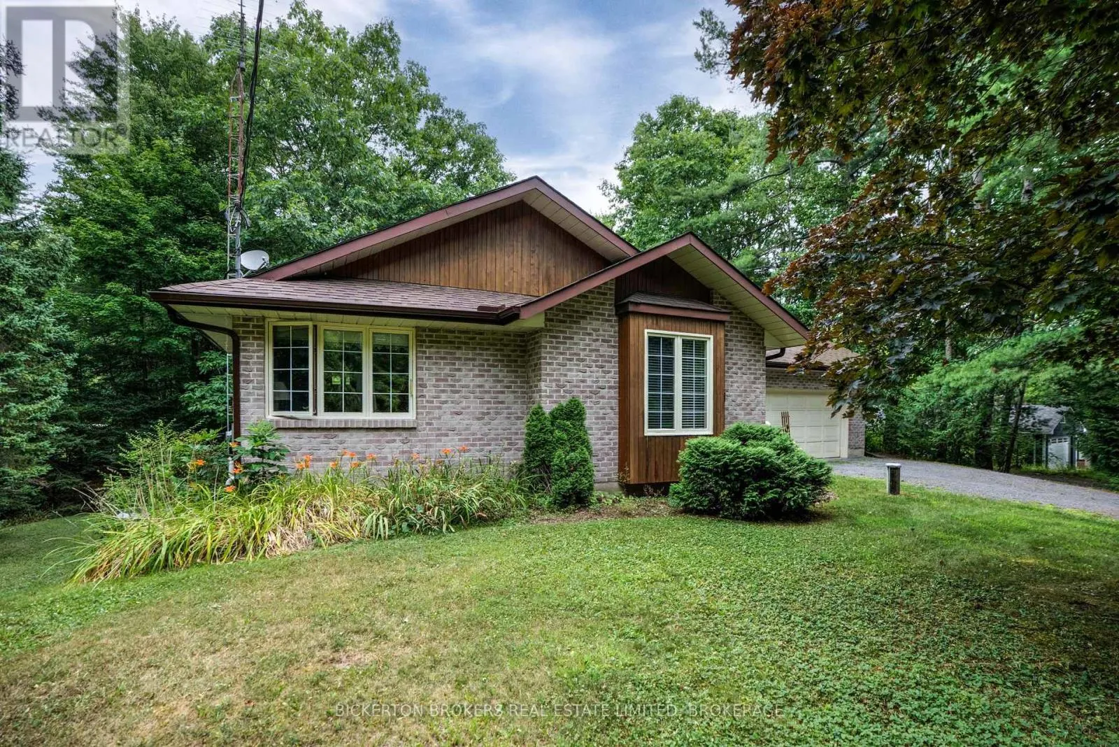 16 VILLAGE ESTATES ROAD S