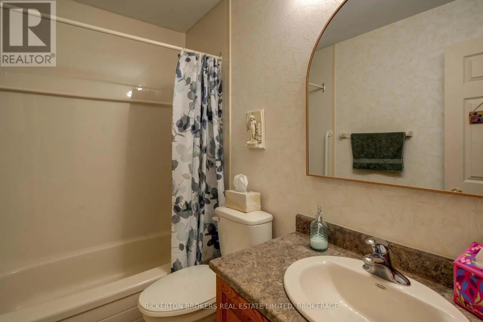 16 VILLAGE ESTATES ROAD S