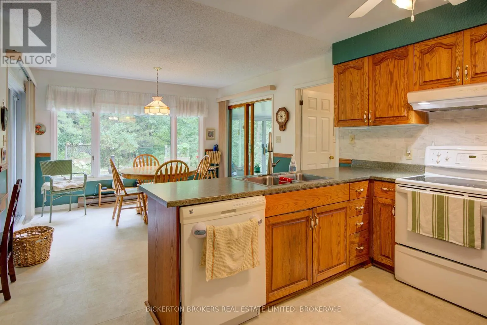 16 VILLAGE ESTATES ROAD S