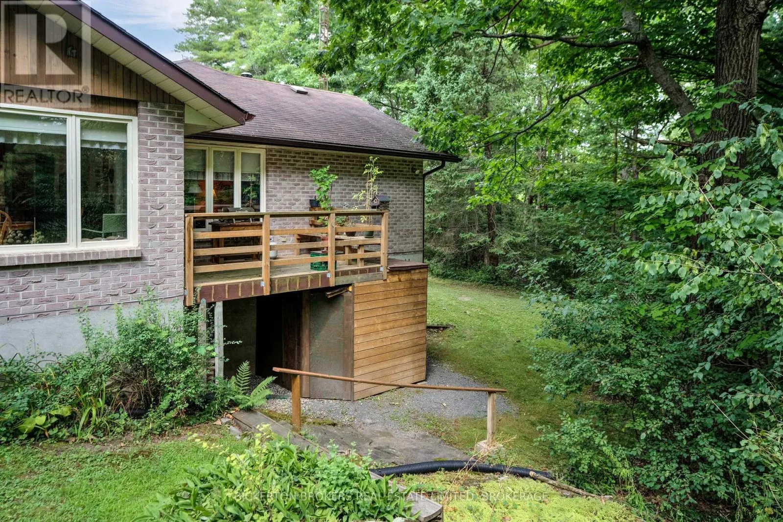 16 VILLAGE ESTATES ROAD S