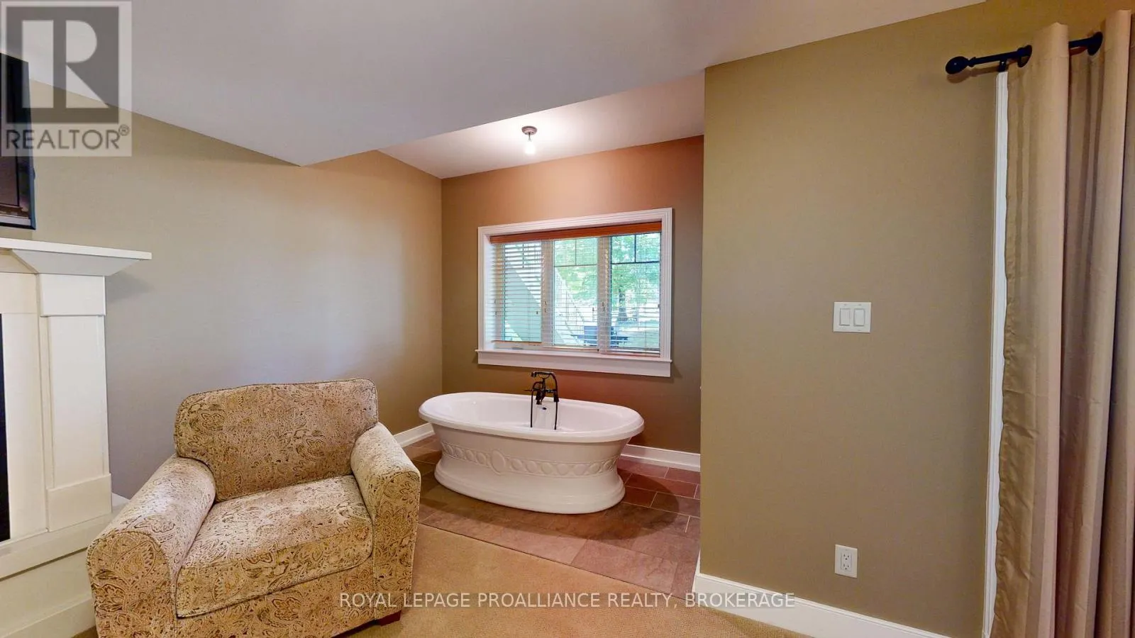 12-6 - 532 10TH CONCESSION ROAD, #12-6