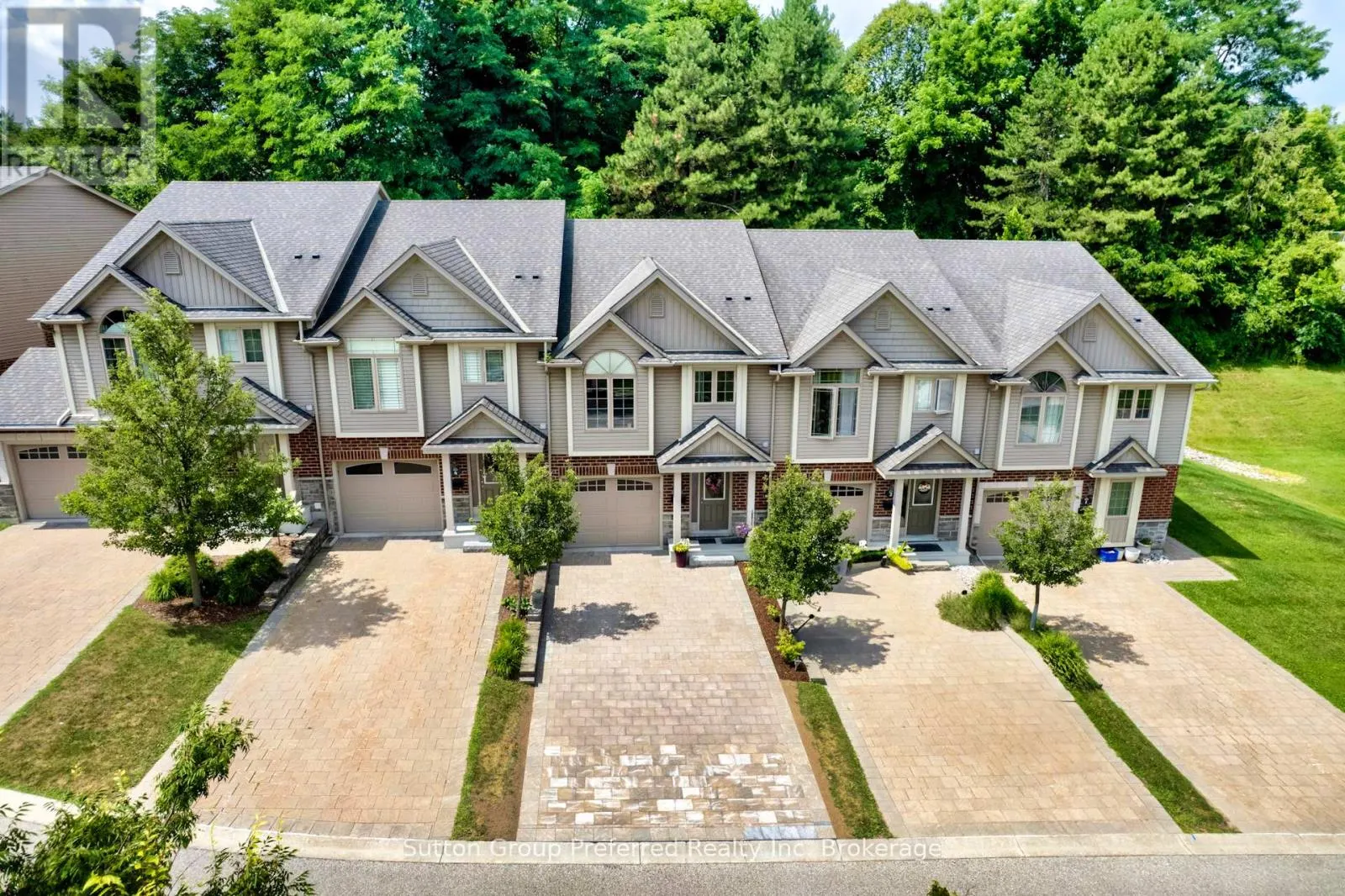 3 - 176 FERGUSON DRIVE, #3