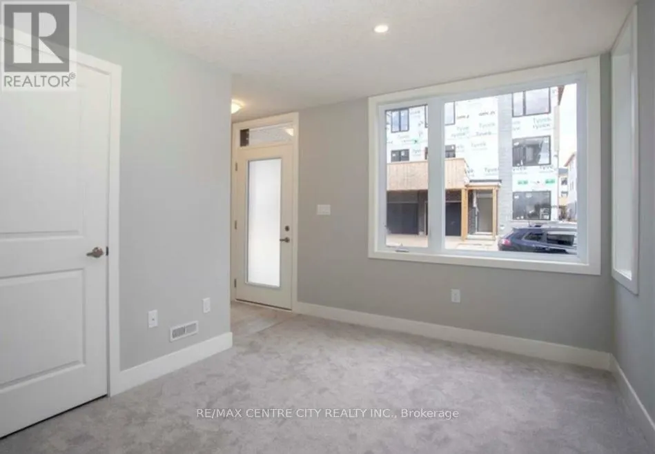 7 - 177 EDGEVALLEY ROAD, #7