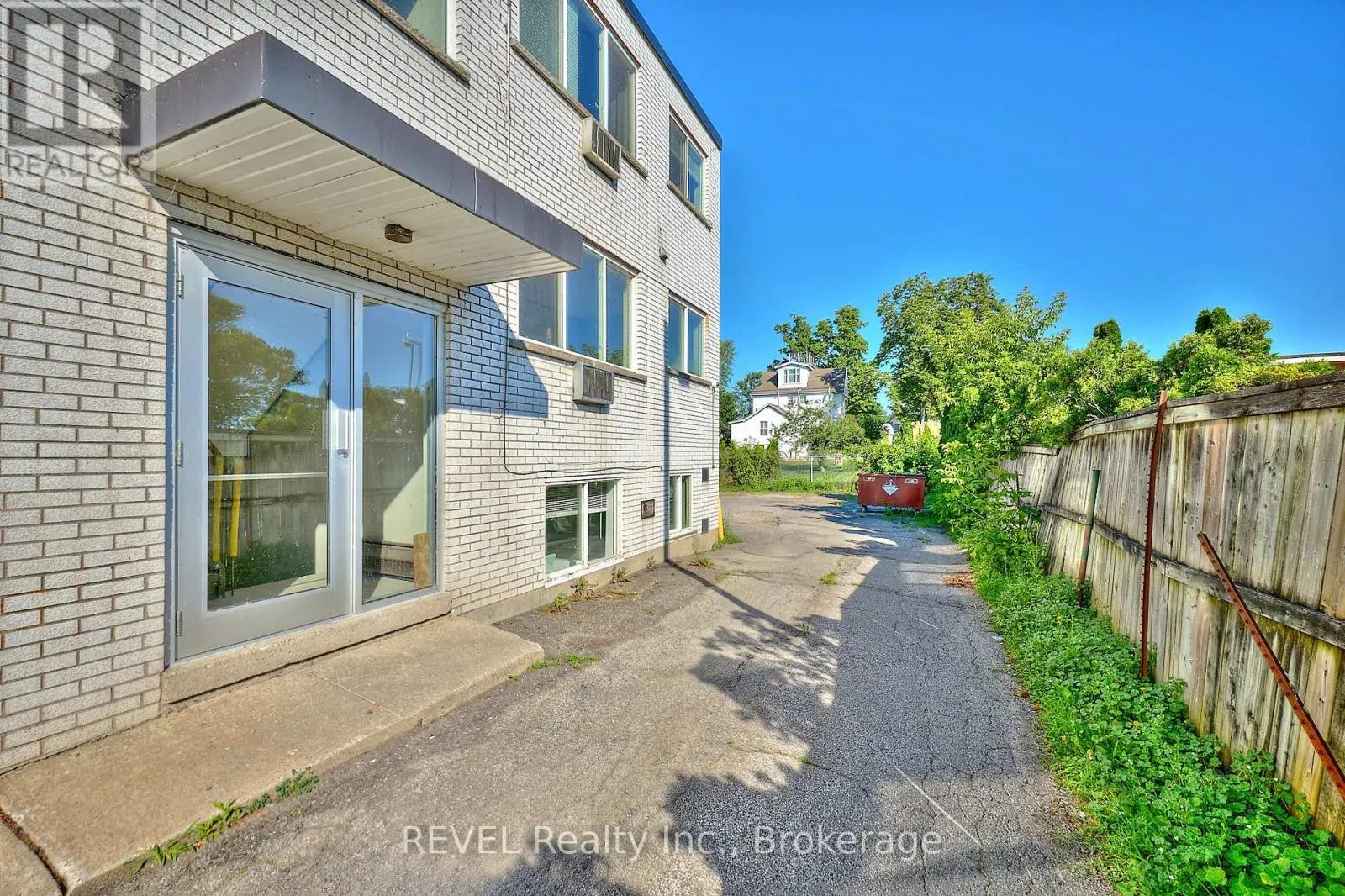3865 FRONT STREET