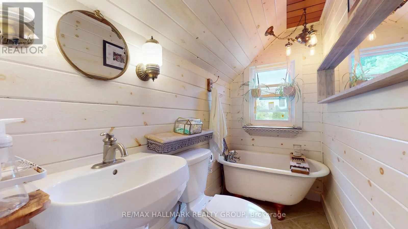109 QUABBIN ROAD W