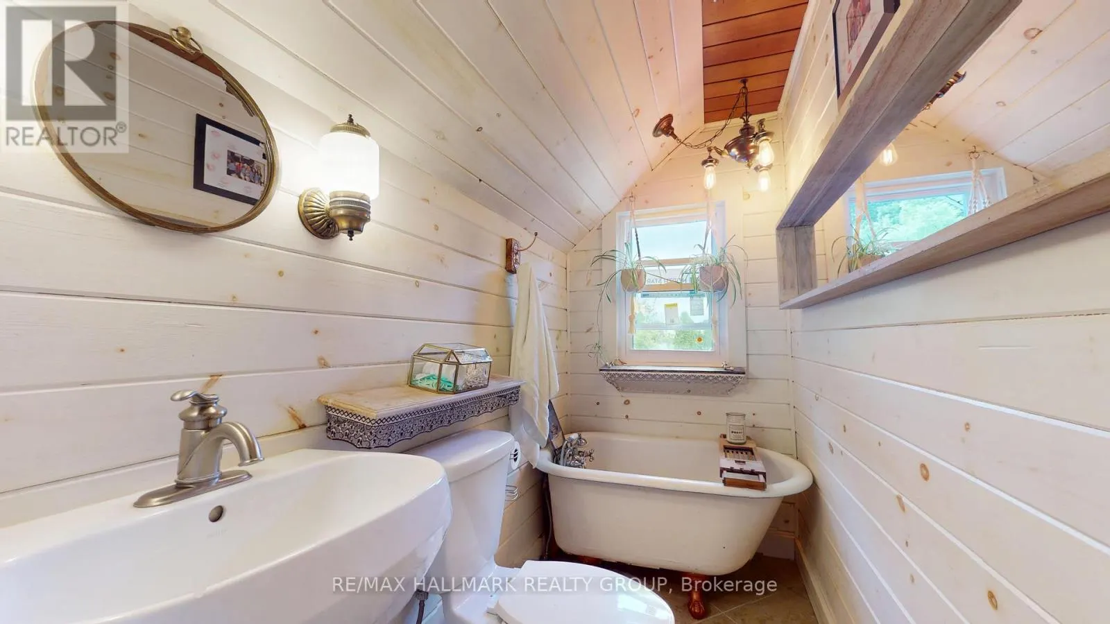109 QUABBIN ROAD W