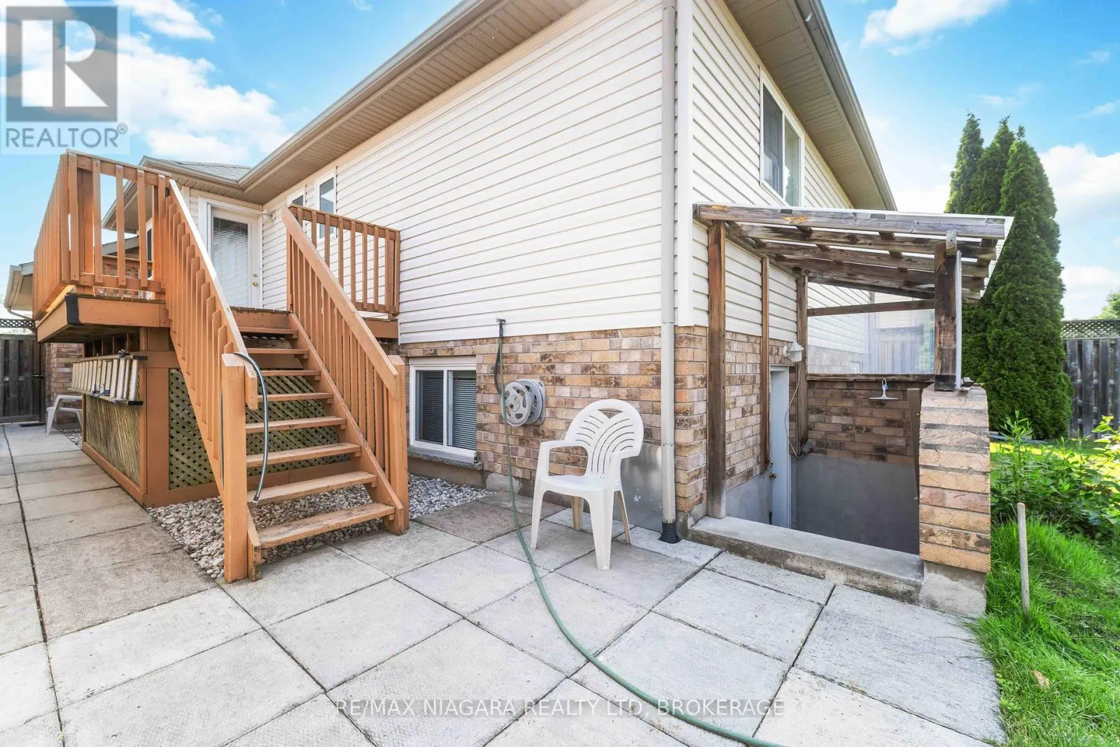 8123 BEAVER GLEN DRIVE