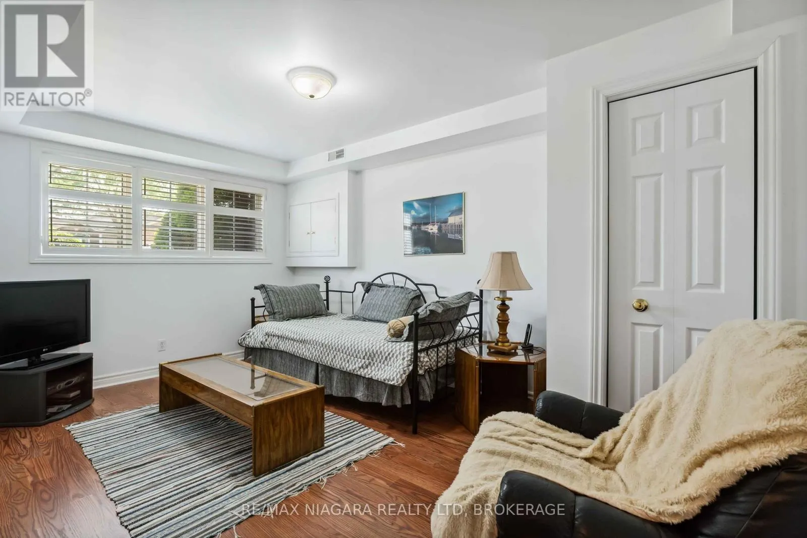 8123 BEAVER GLEN DRIVE