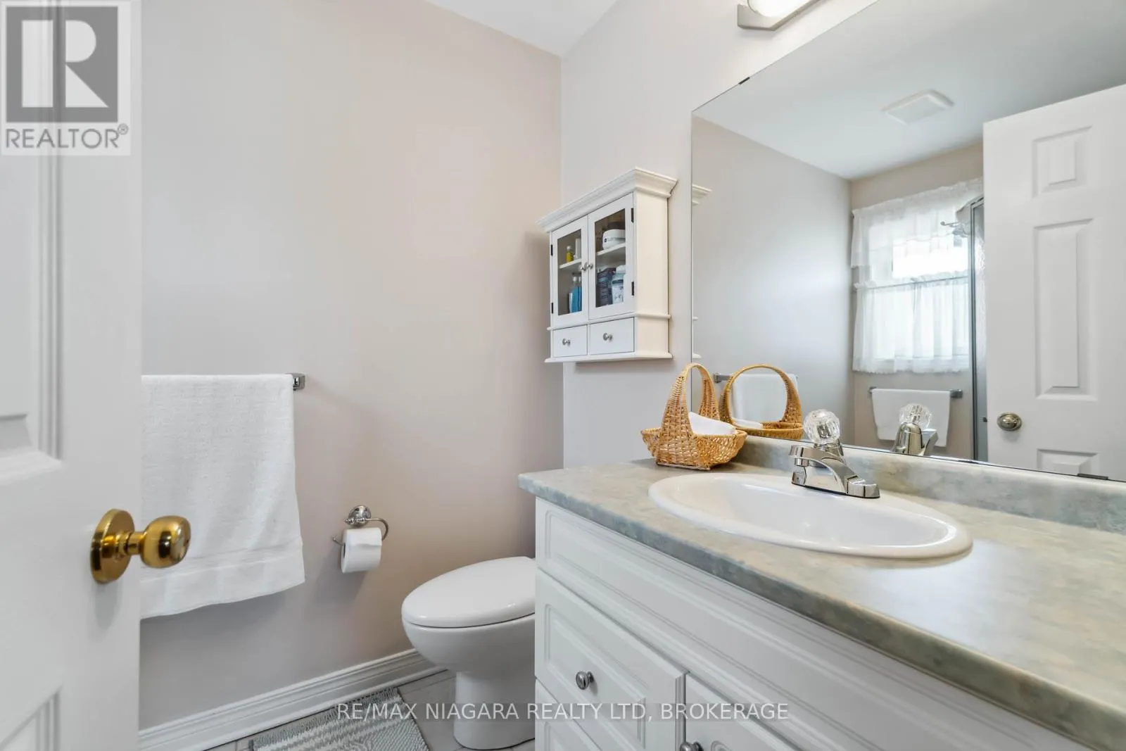 8123 BEAVER GLEN DRIVE