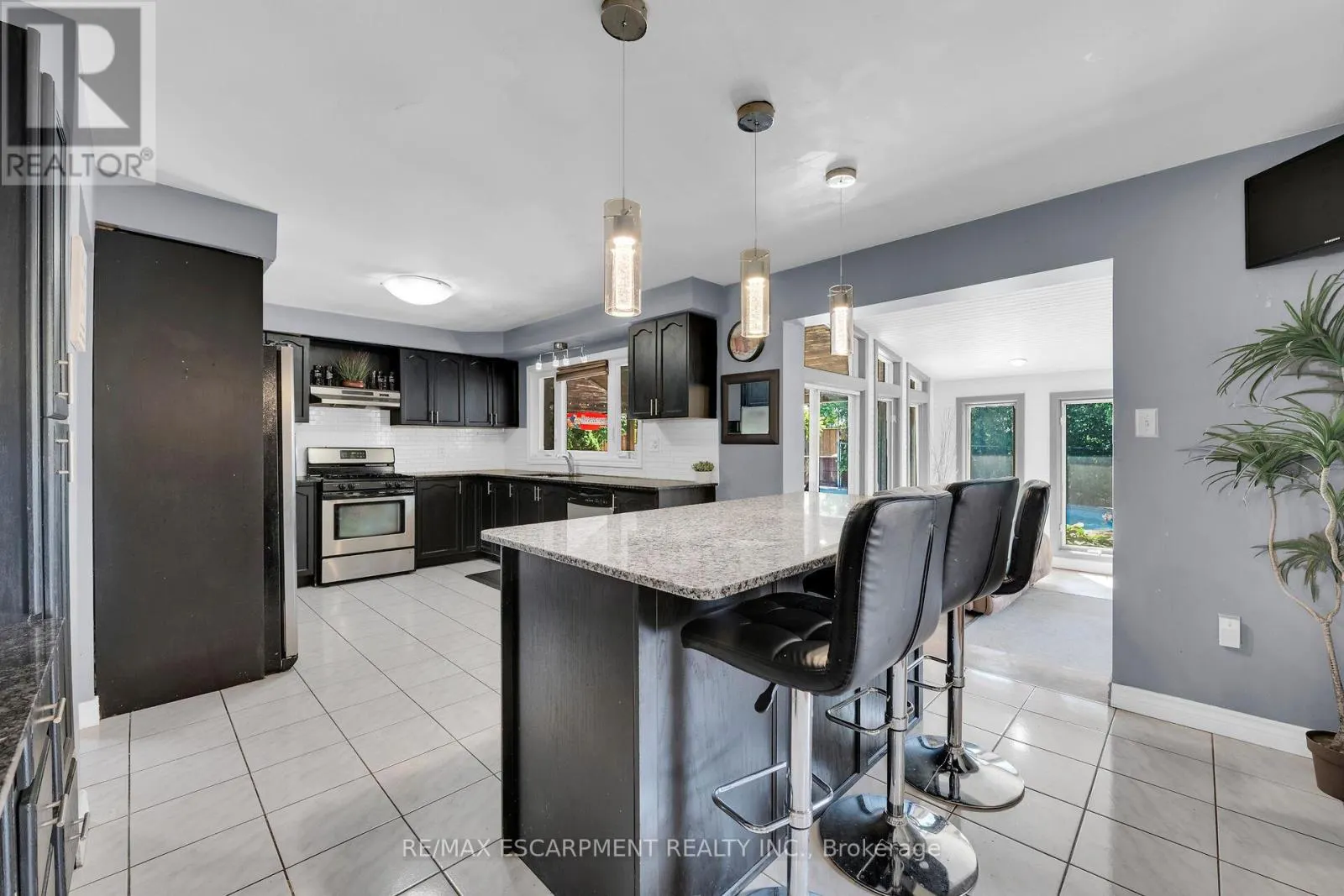 28 DOLMAN STREET