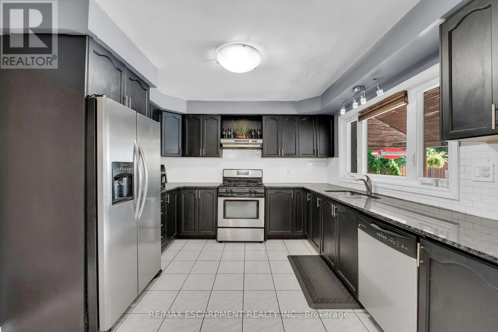 28 DOLMAN STREET