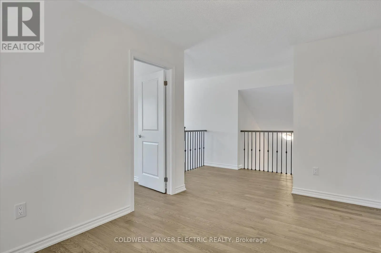 3 HILLCROFT WAY