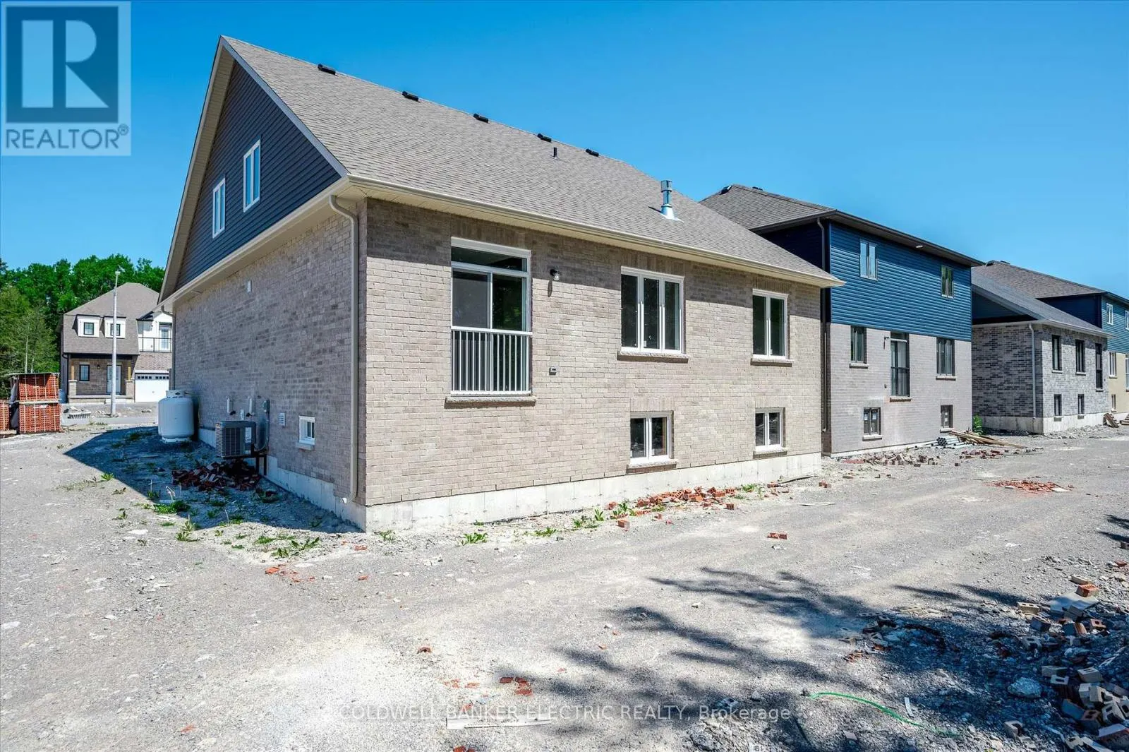 3 HILLCROFT WAY