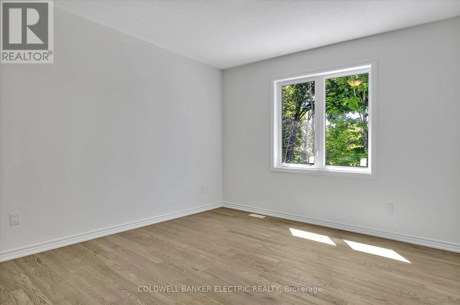 3 HILLCROFT WAY