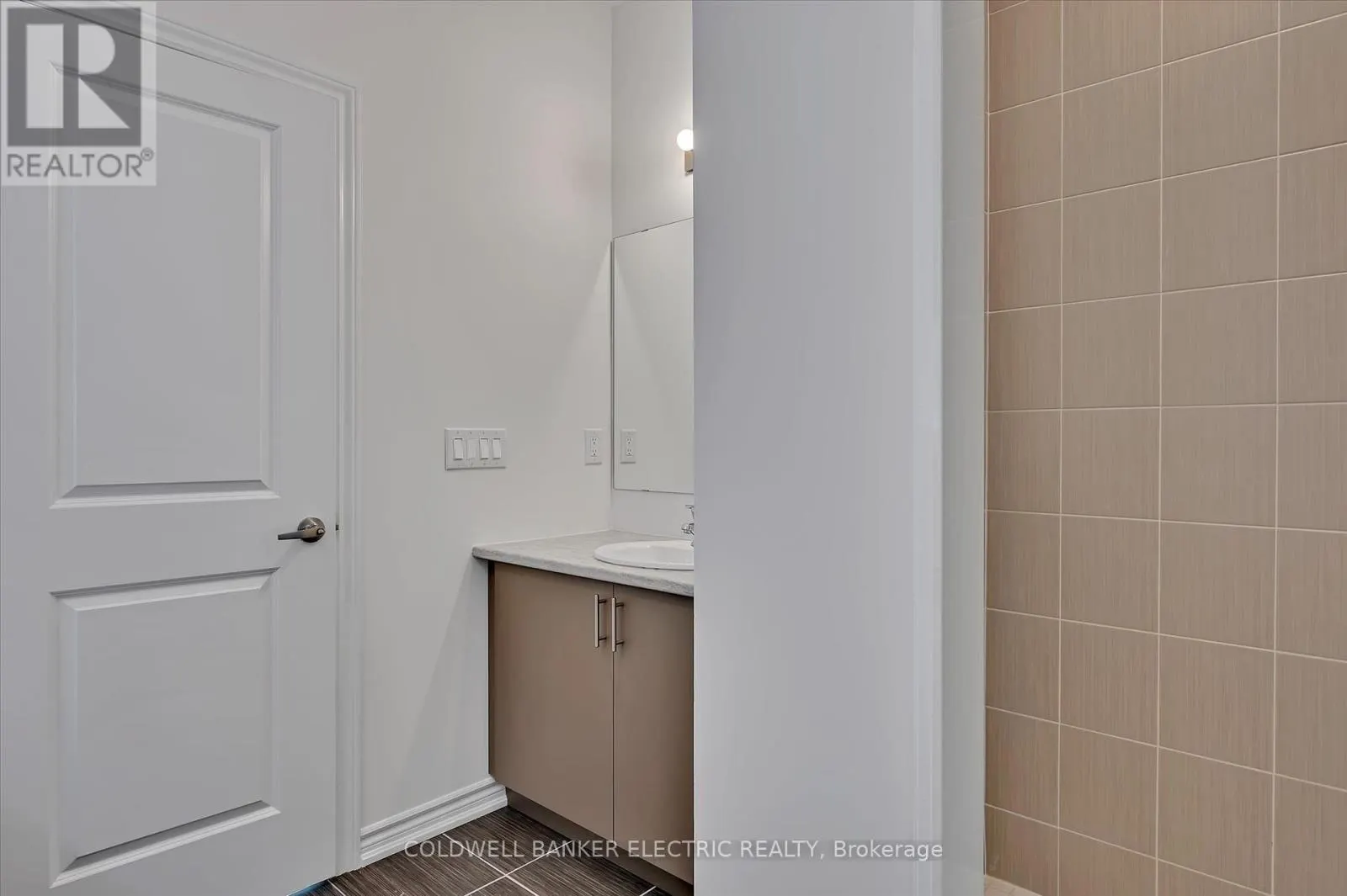 3 HILLCROFT WAY