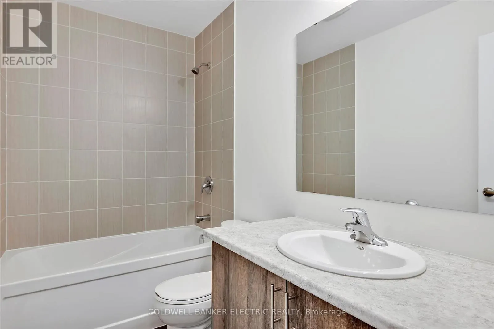 3 HILLCROFT WAY