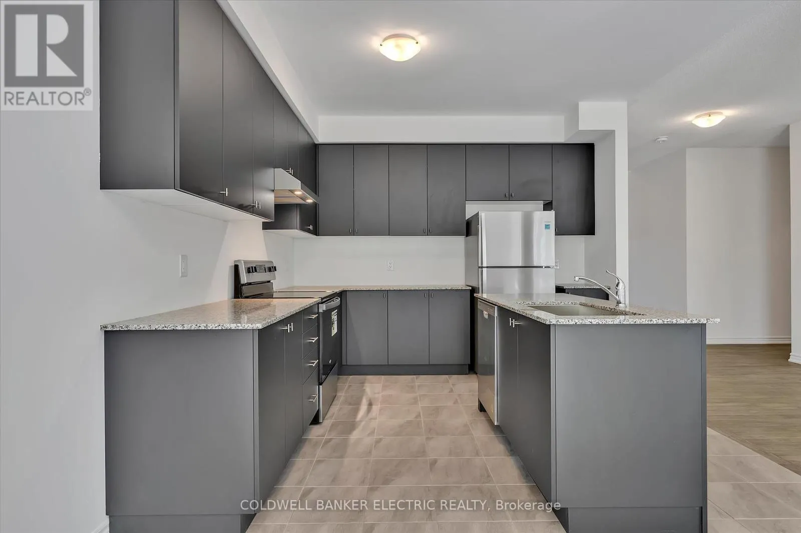 3 HILLCROFT WAY