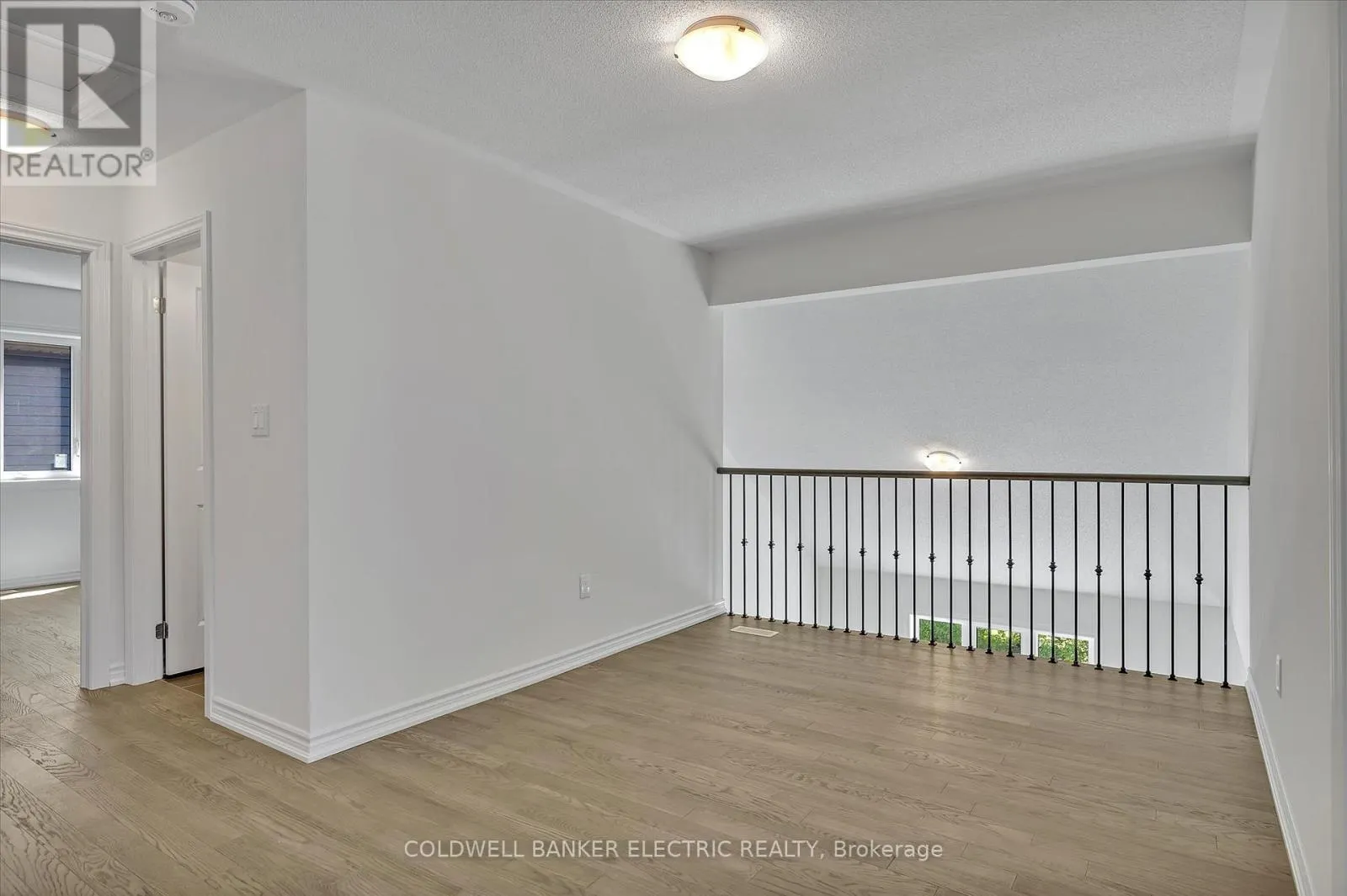 3 HILLCROFT WAY