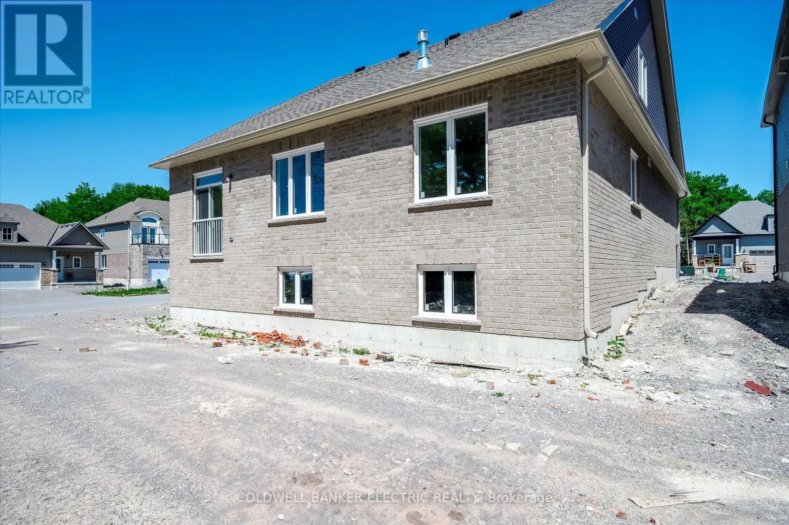 3 HILLCROFT WAY
