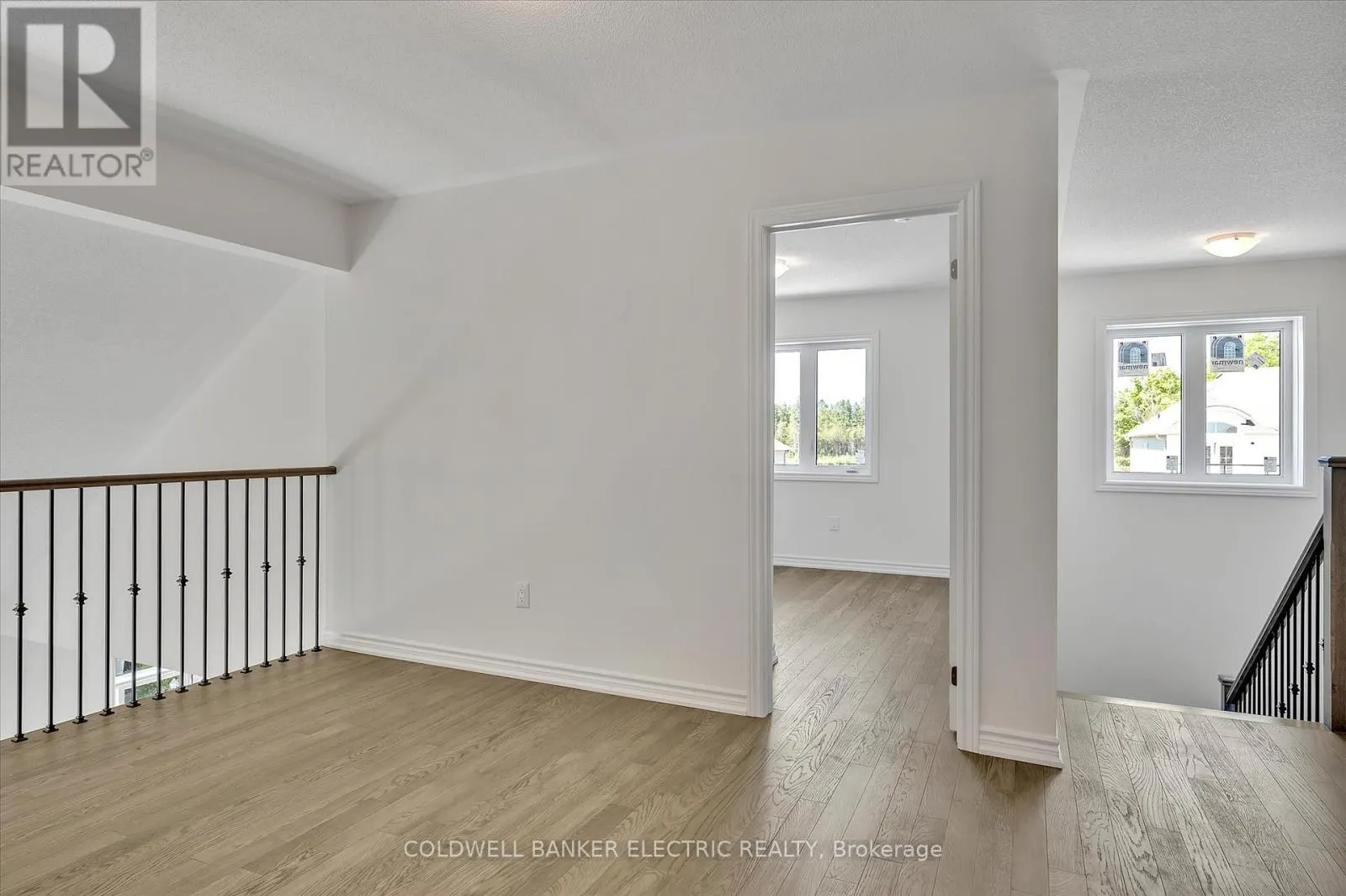 3 HILLCROFT WAY