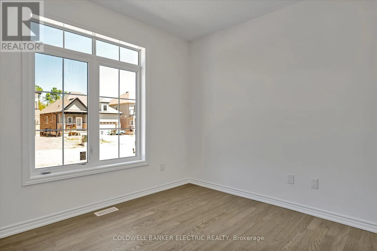 3 HILLCROFT WAY