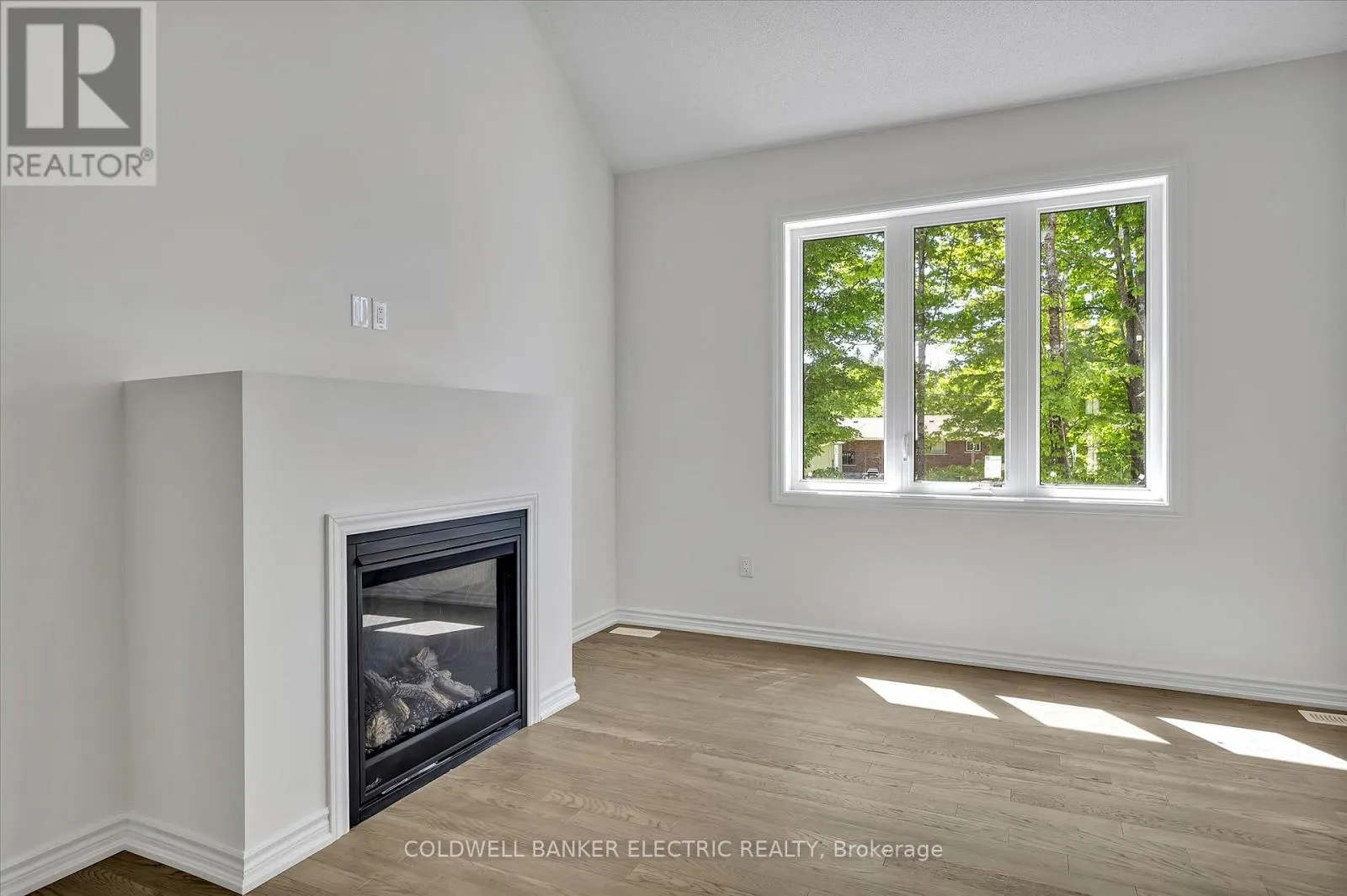 3 HILLCROFT WAY