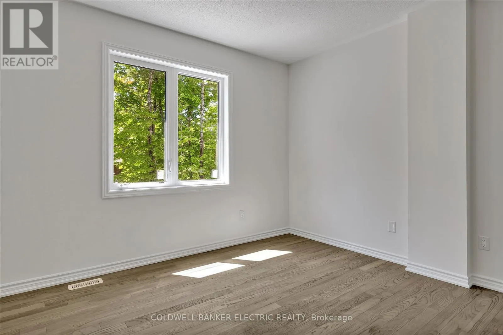 3 HILLCROFT WAY