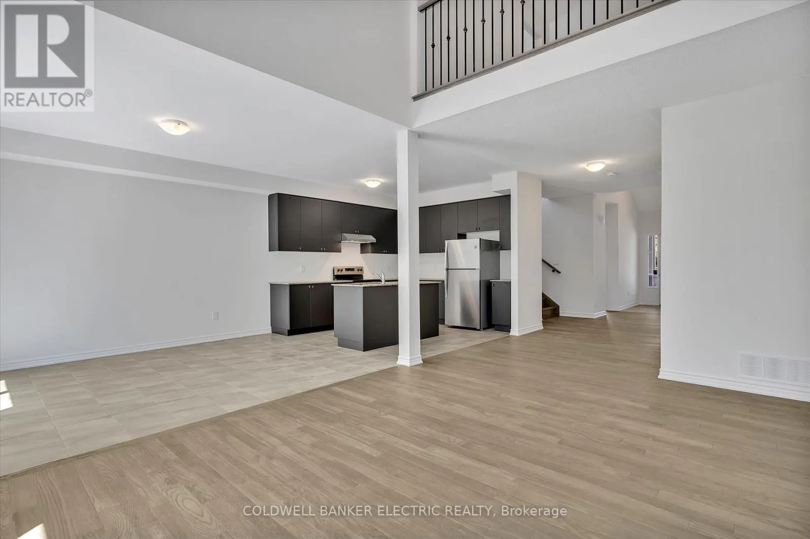 3 HILLCROFT WAY