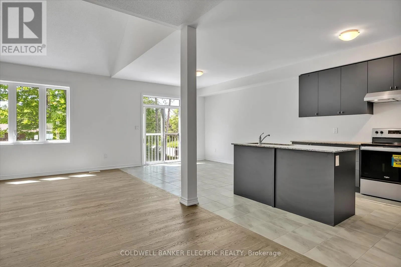 3 HILLCROFT WAY