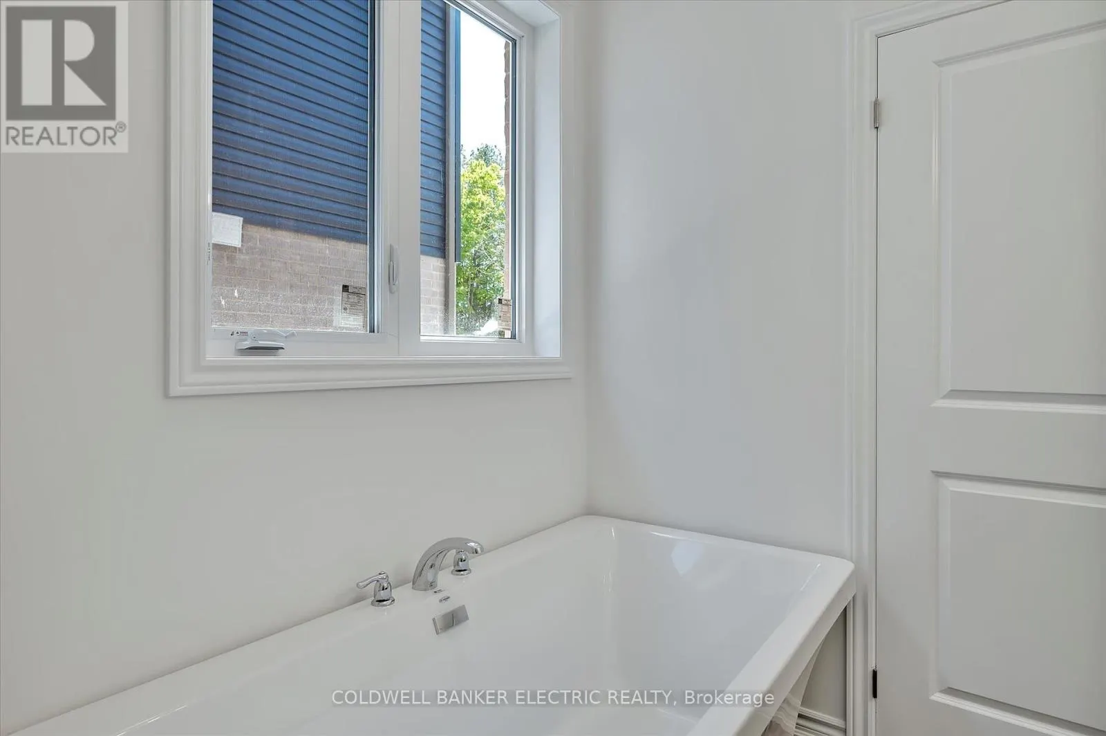 3 HILLCROFT WAY