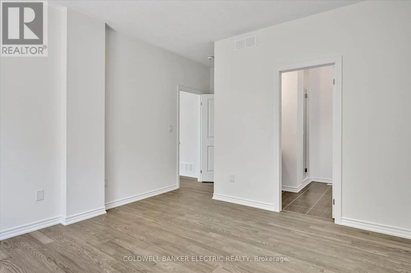 3 HILLCROFT WAY