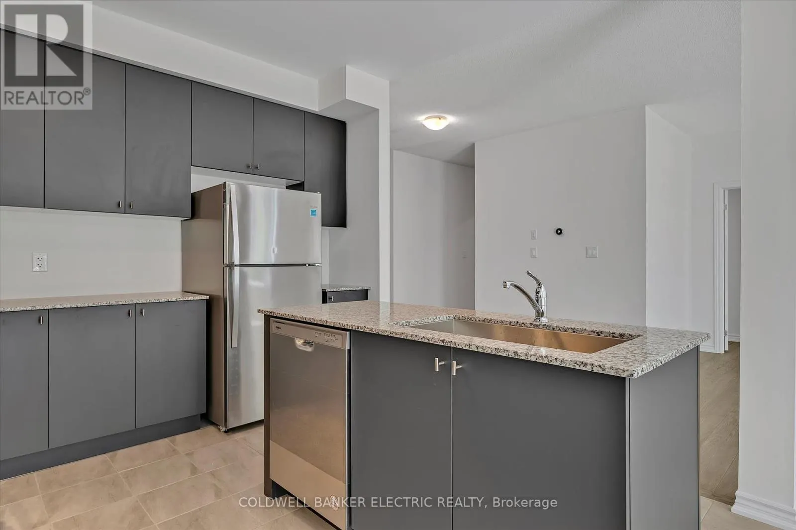 3 HILLCROFT WAY
