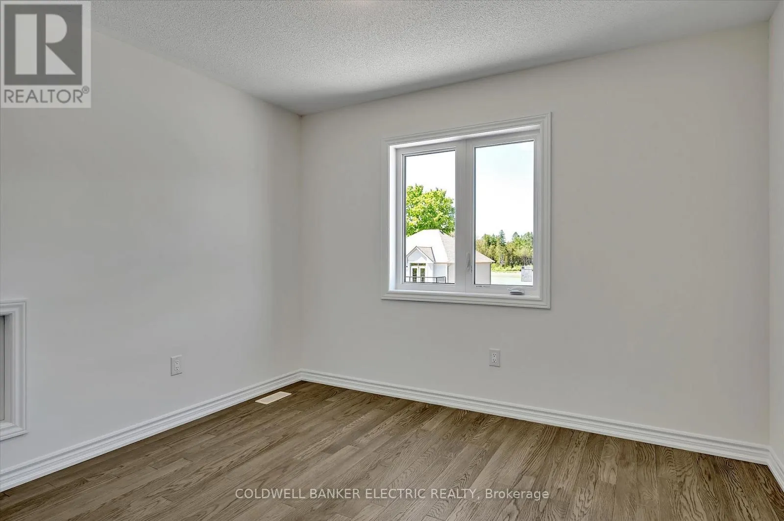 3 HILLCROFT WAY