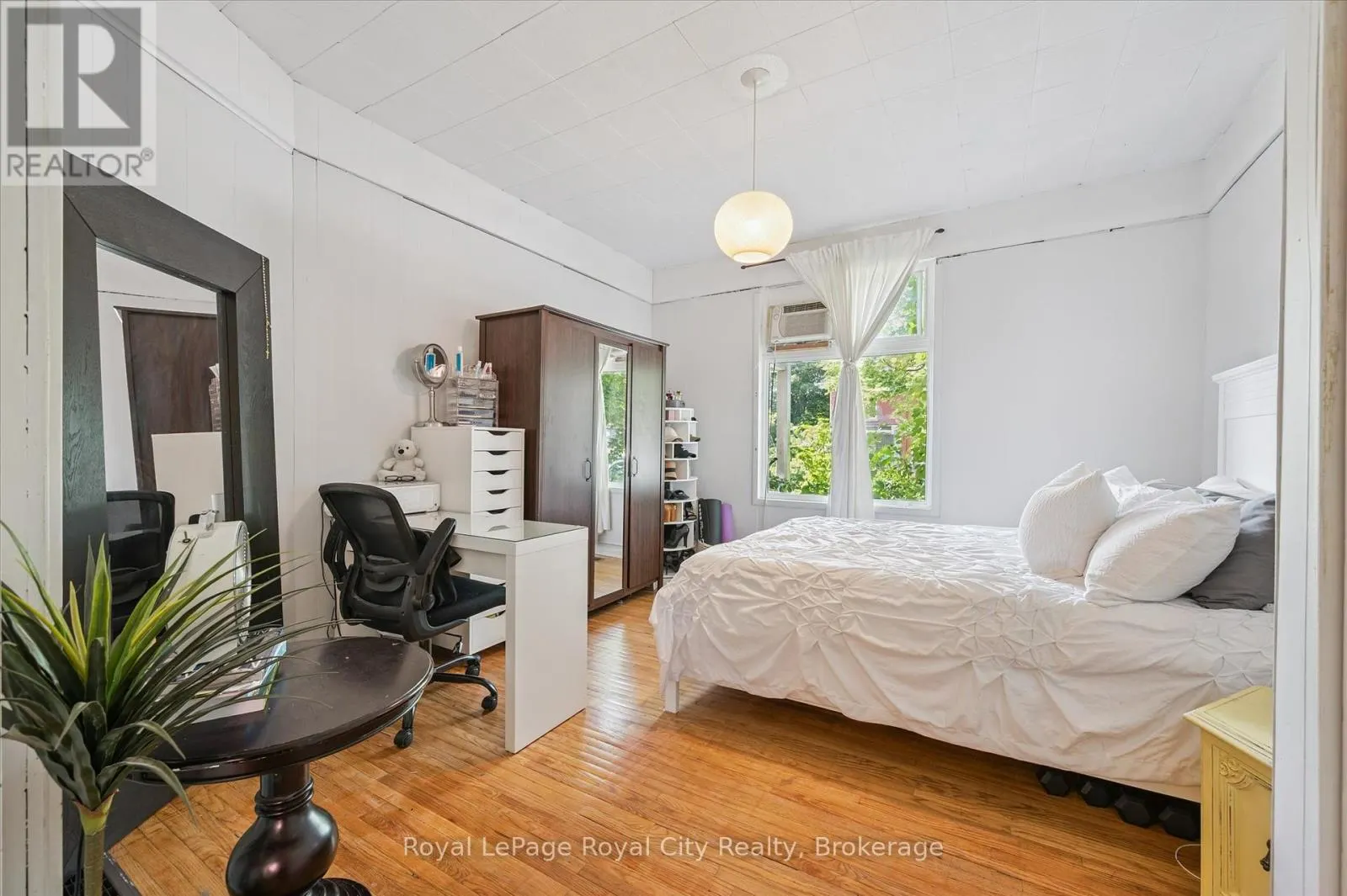 148 SUFFOLK STREET W