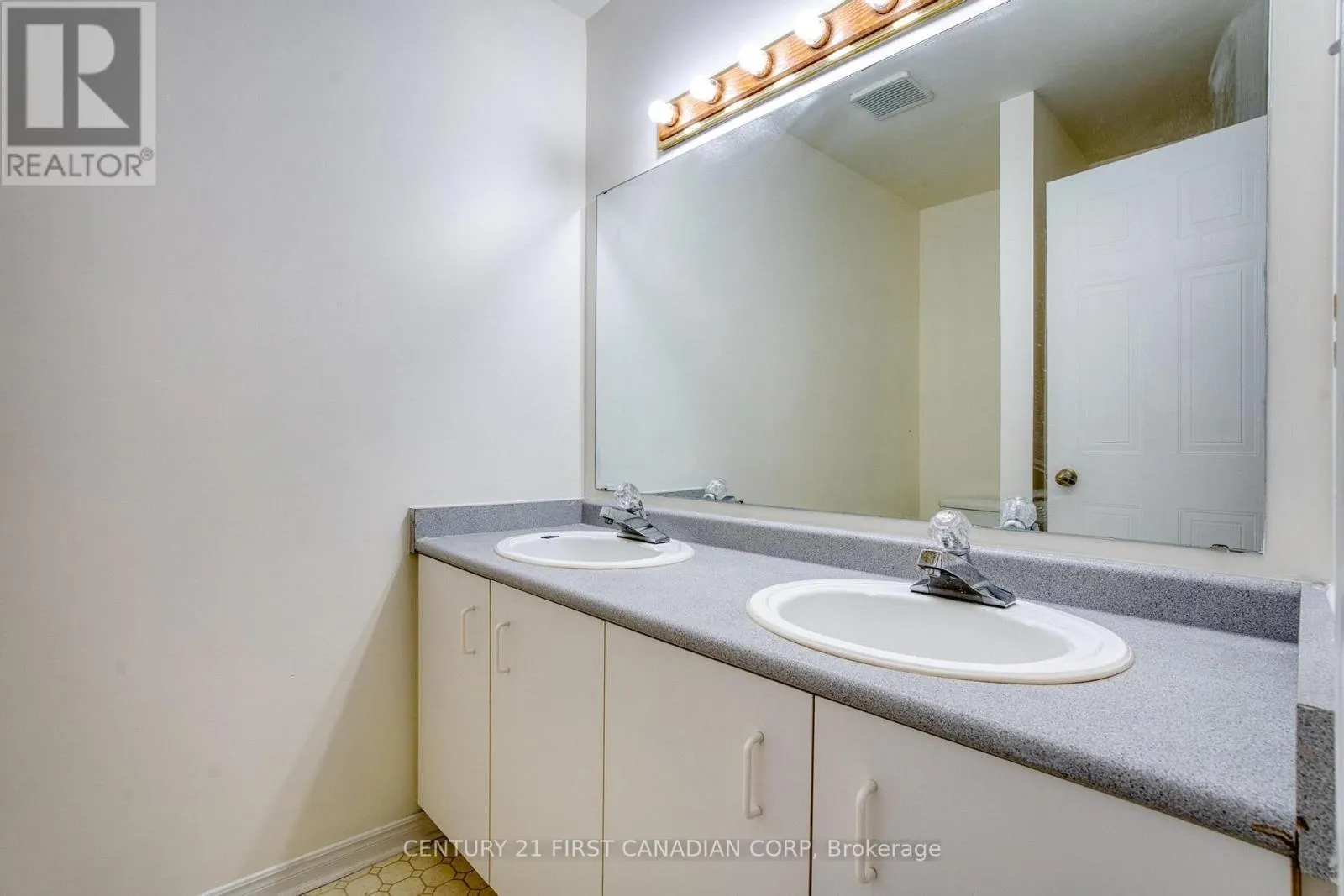 89 - 9 AILSA PLACE, #89