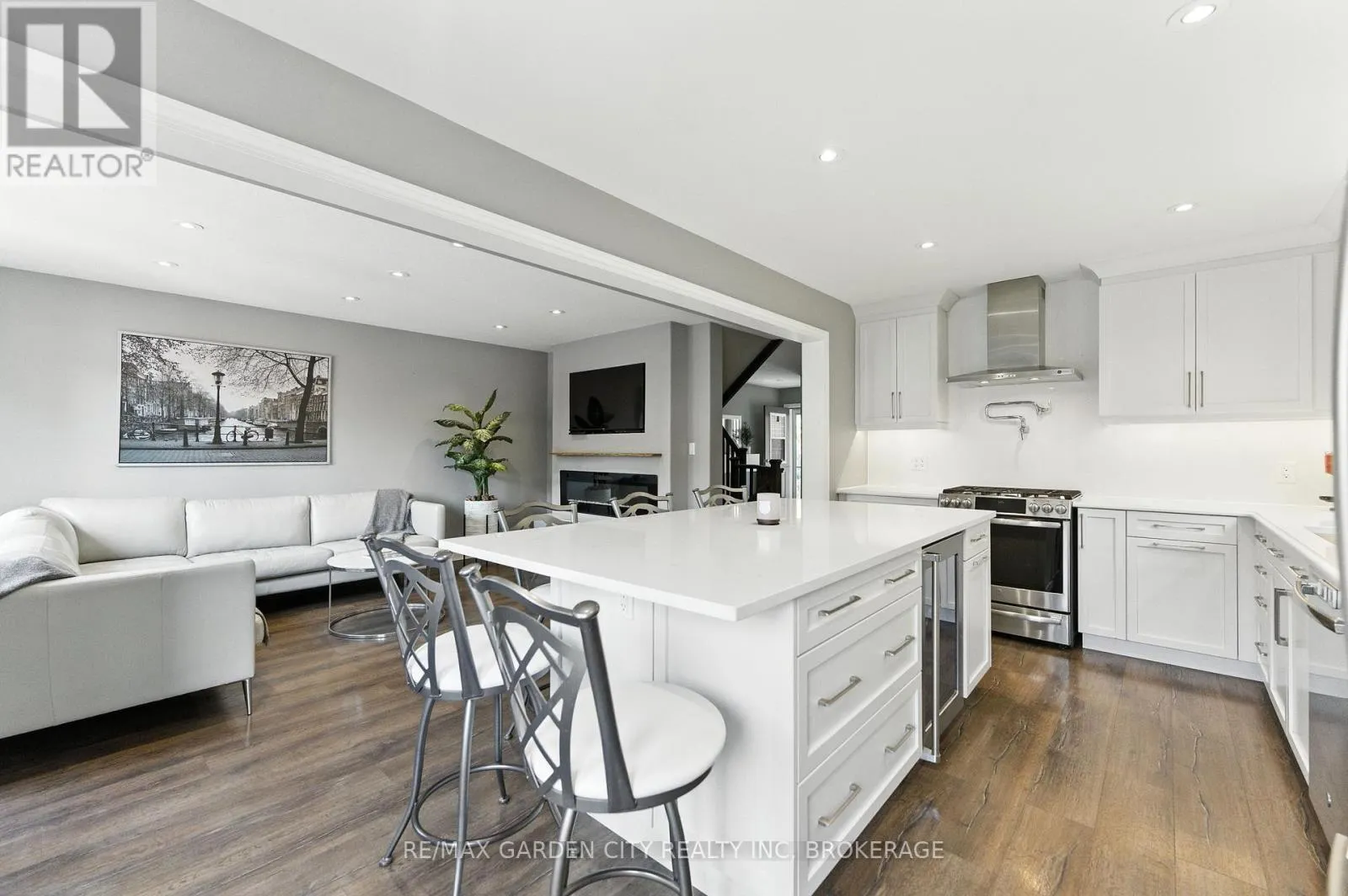 6456 ARMELINA CRESCENT