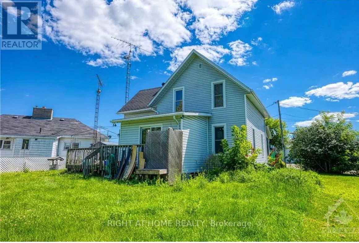 12 CIRCLE DRIVE