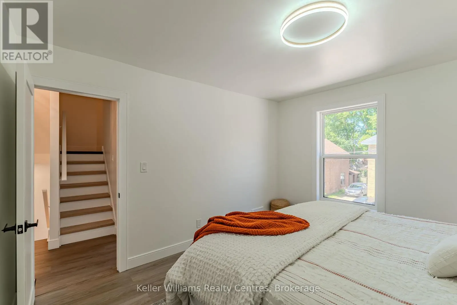 525 8TH ST A E