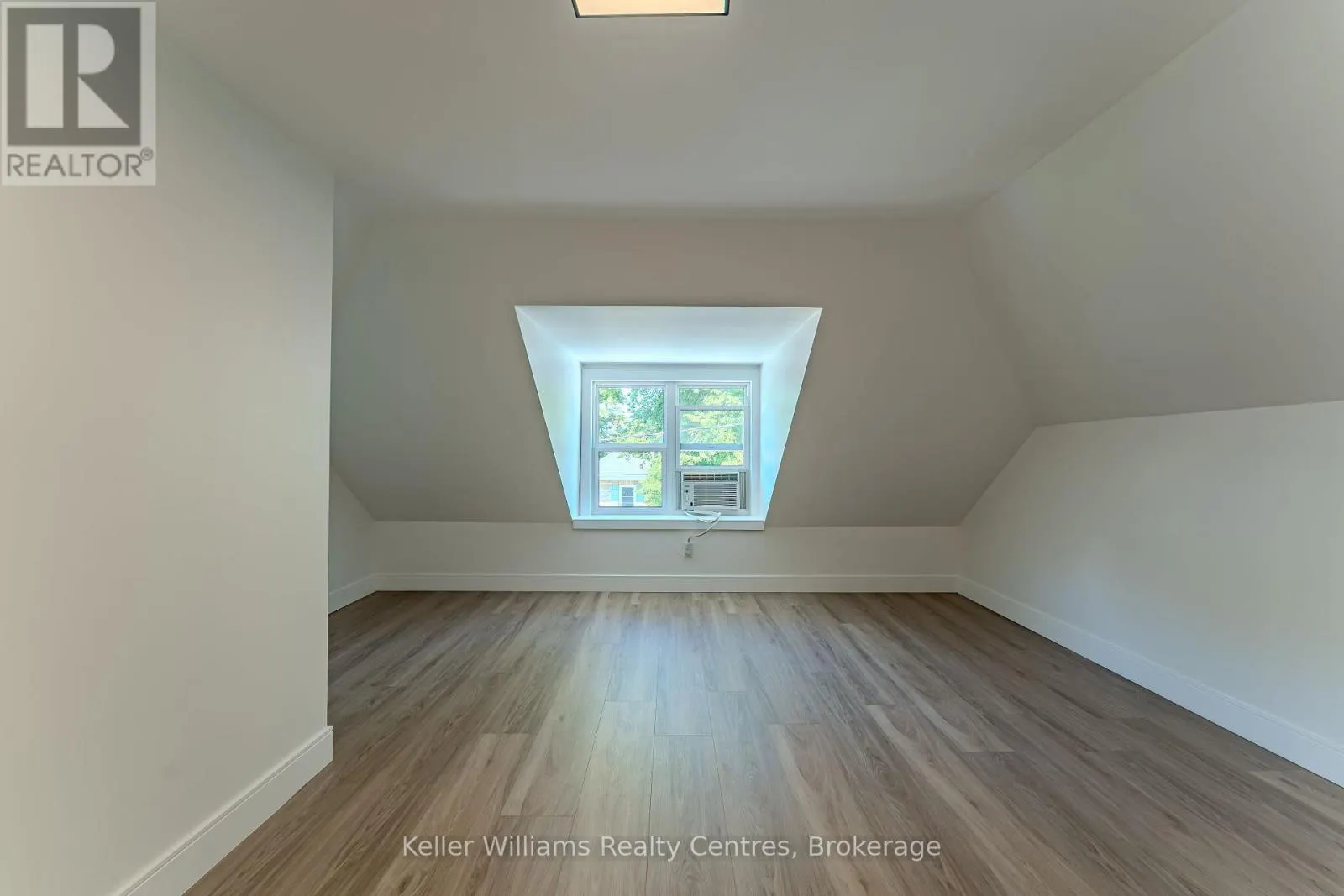 525 8TH ST A E