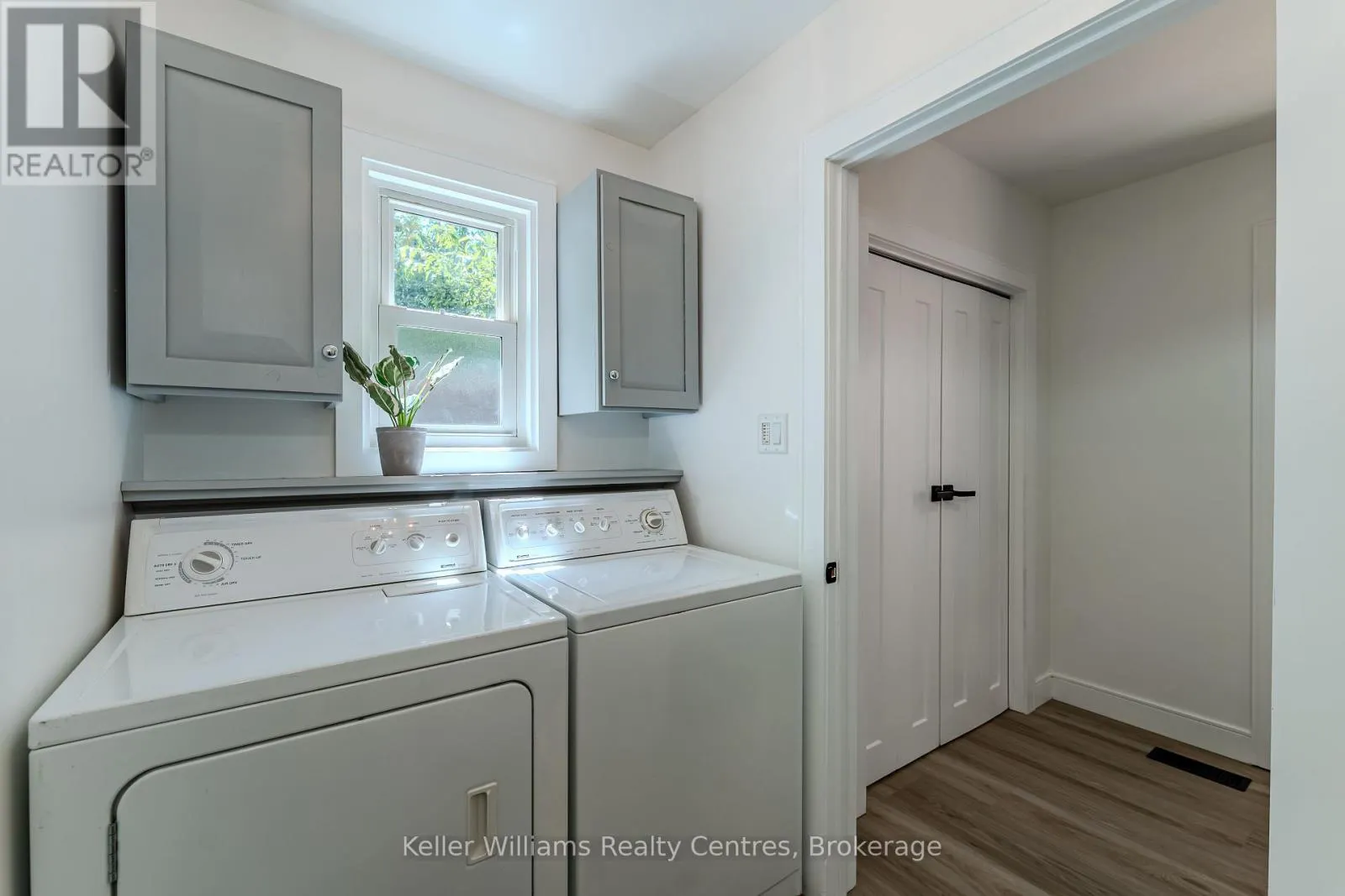 525 8TH ST A E